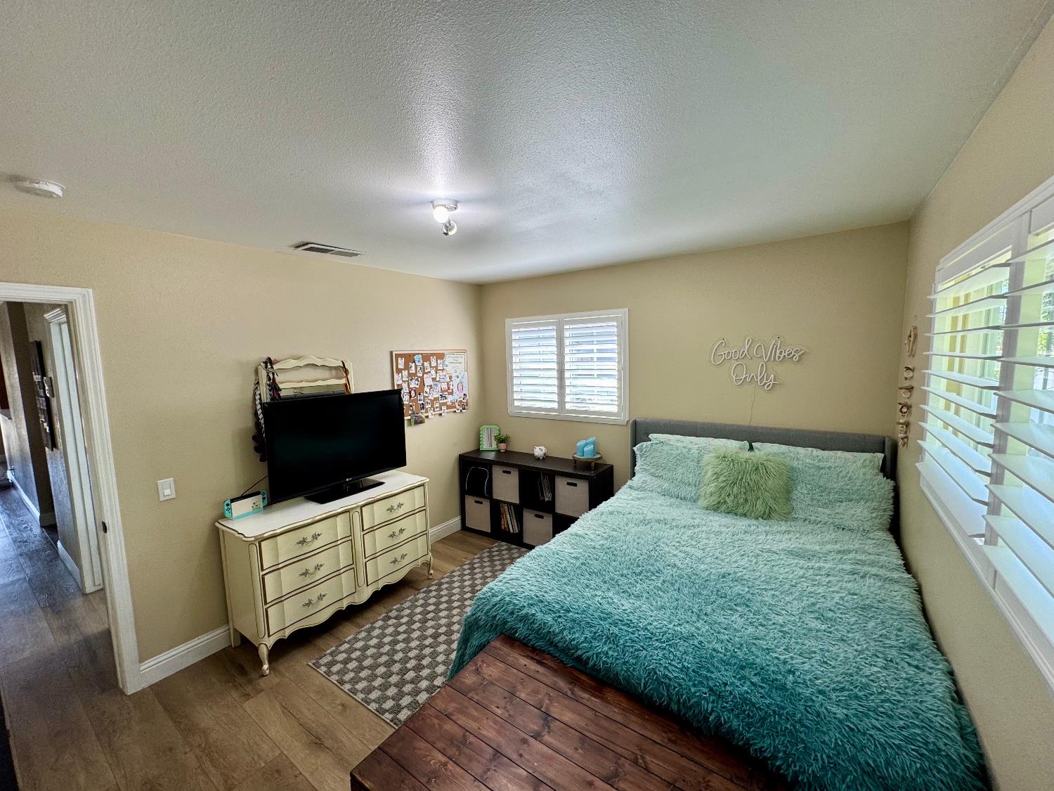 570 S Minaret Avenue