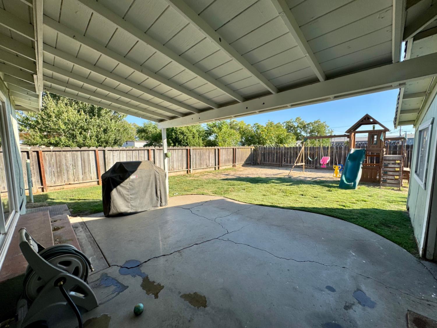 570 S Minaret Avenue