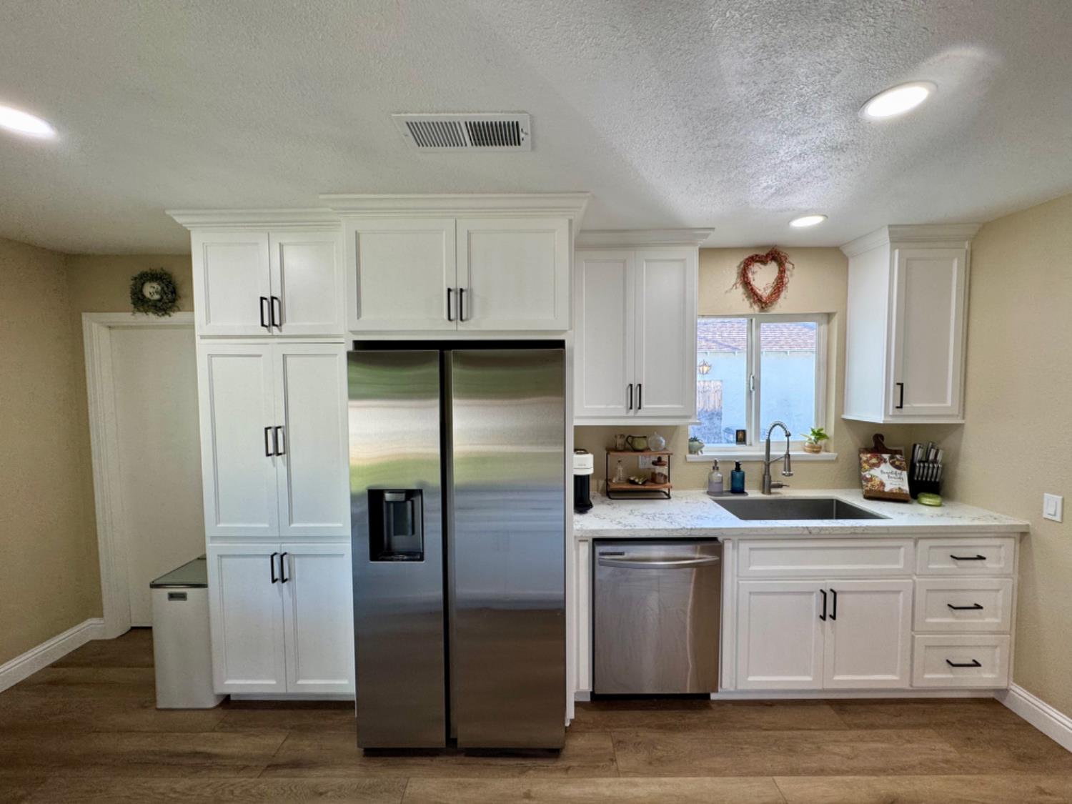 570 S Minaret Avenue