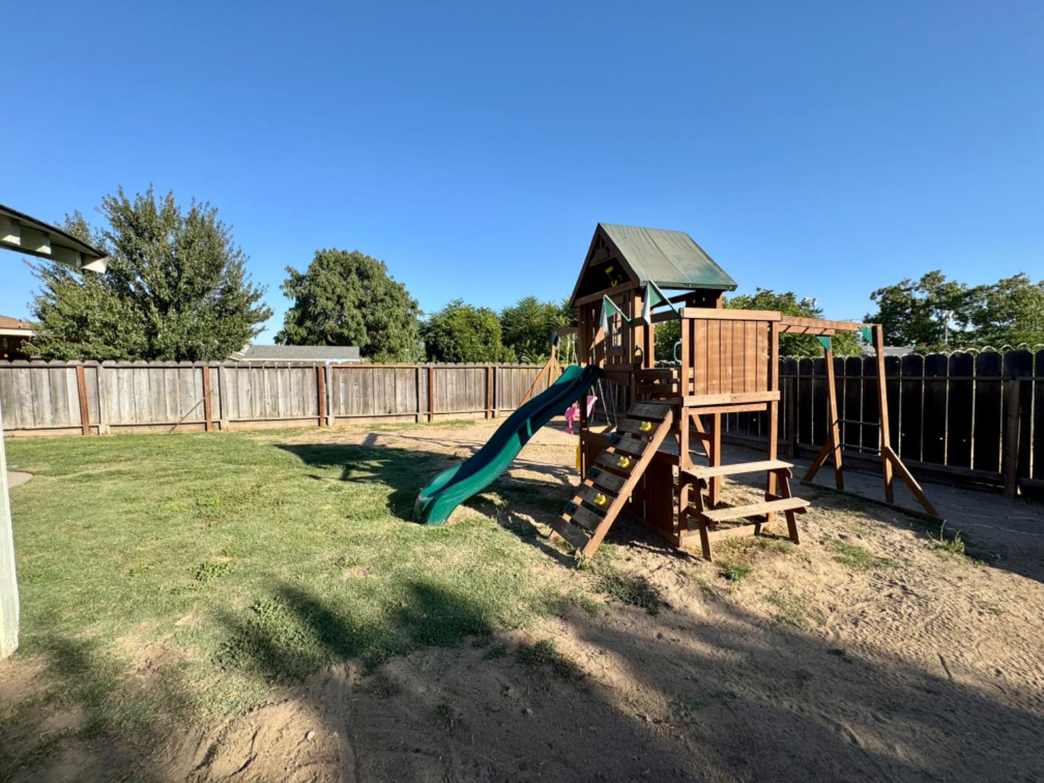 570 S Minaret Avenue