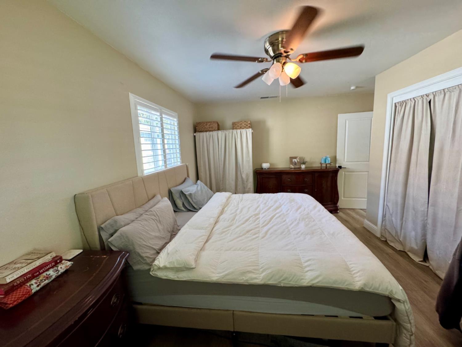 570 S Minaret Avenue