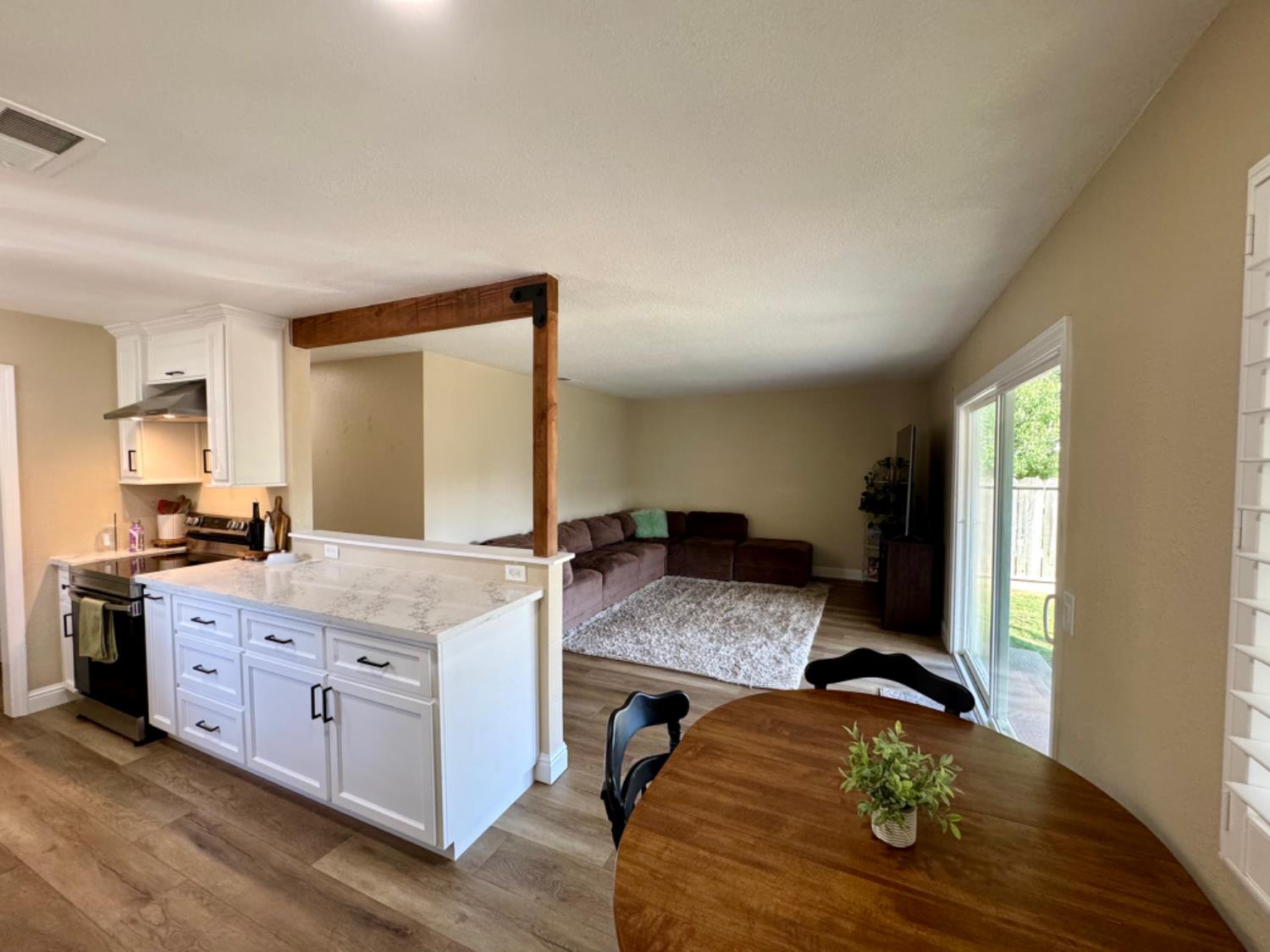 570 S Minaret Avenue