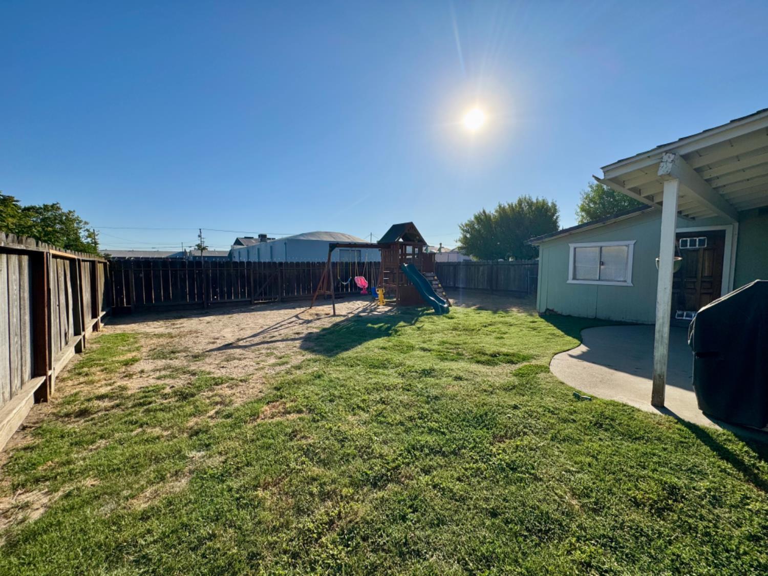 570 S Minaret Avenue