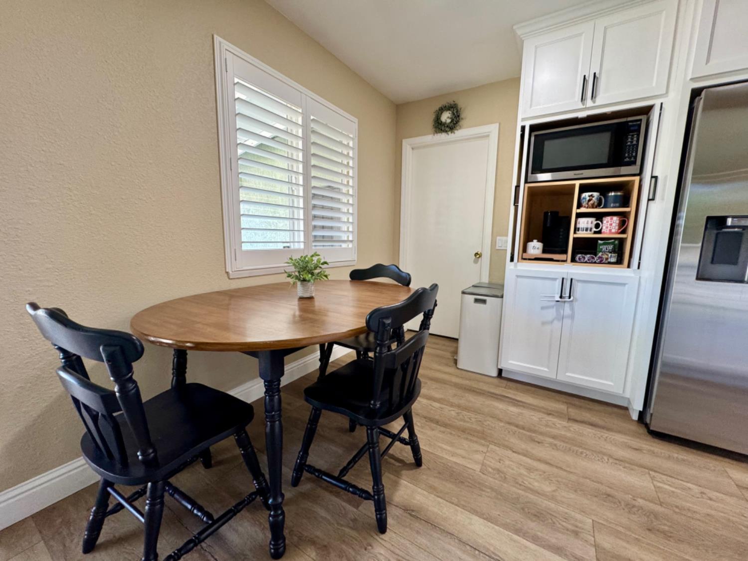 570 S Minaret Avenue