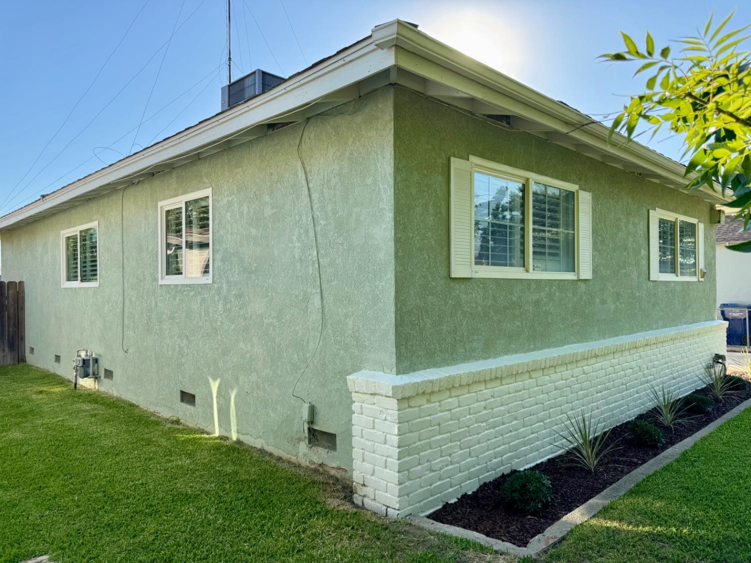 570 S Minaret Avenue