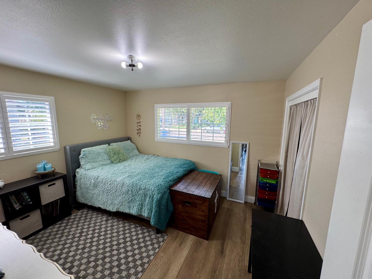 570 S Minaret Avenue