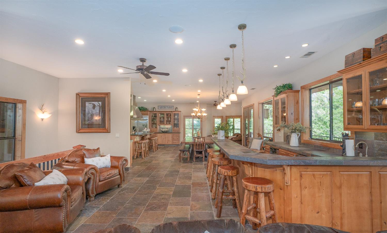 1834 Thunderbolt Trail