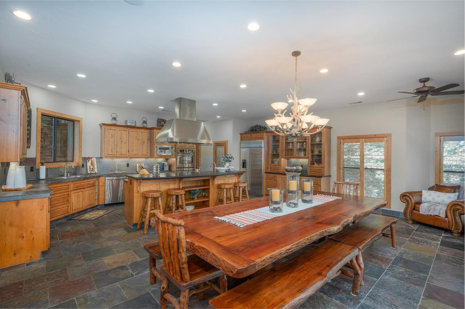 1834 Thunderbolt Trail