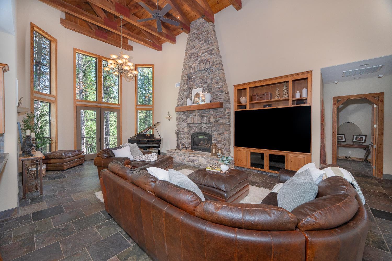 1834 Thunderbolt Trail