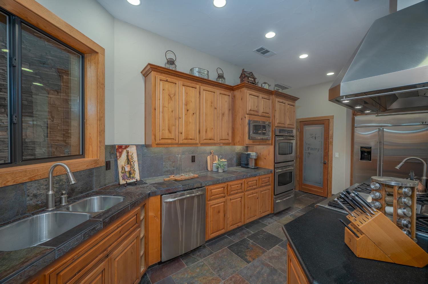 1834 Thunderbolt Trail