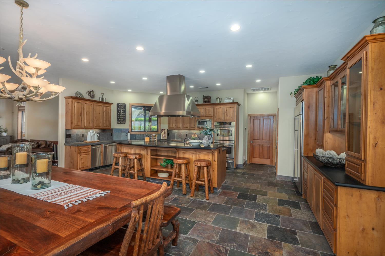 1834 Thunderbolt Trail