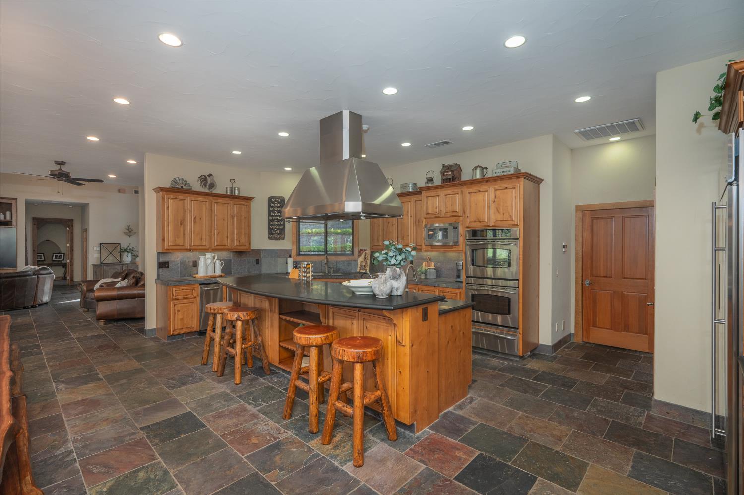 1834 Thunderbolt Trail