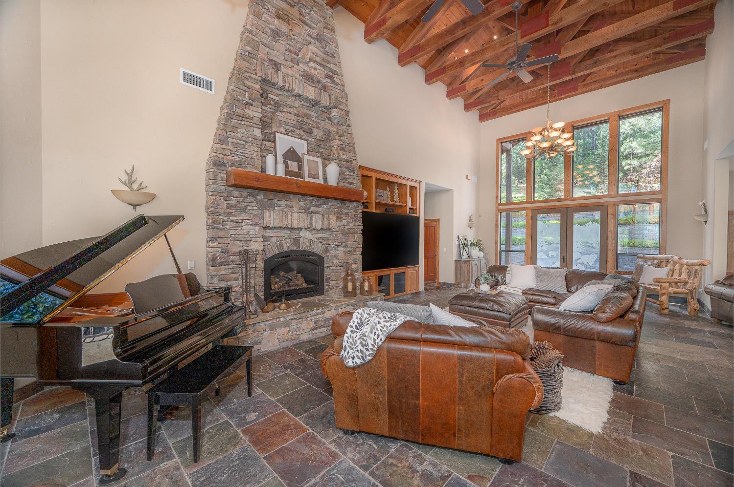 1834 Thunderbolt Trail