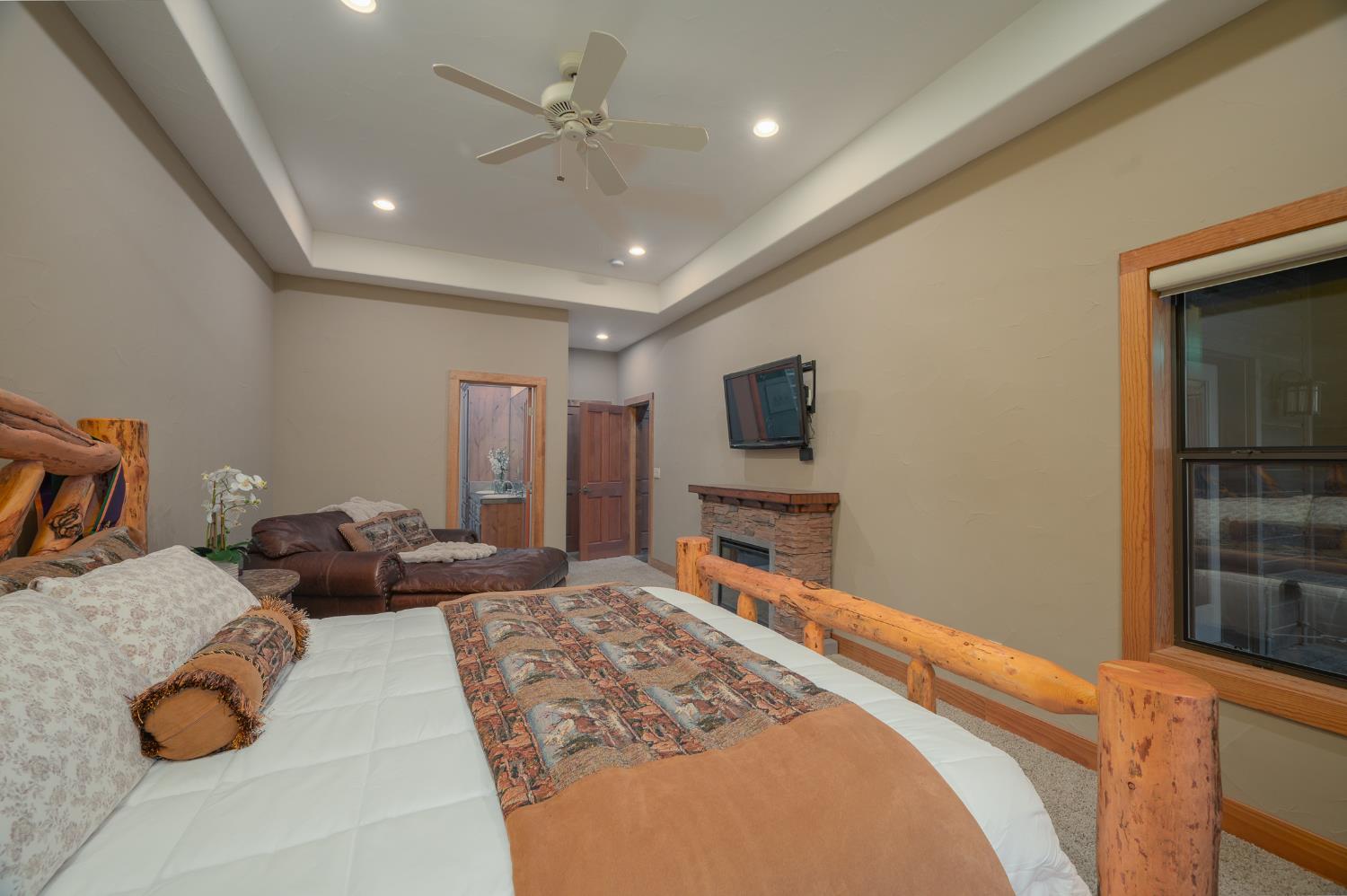 1834 Thunderbolt Trail