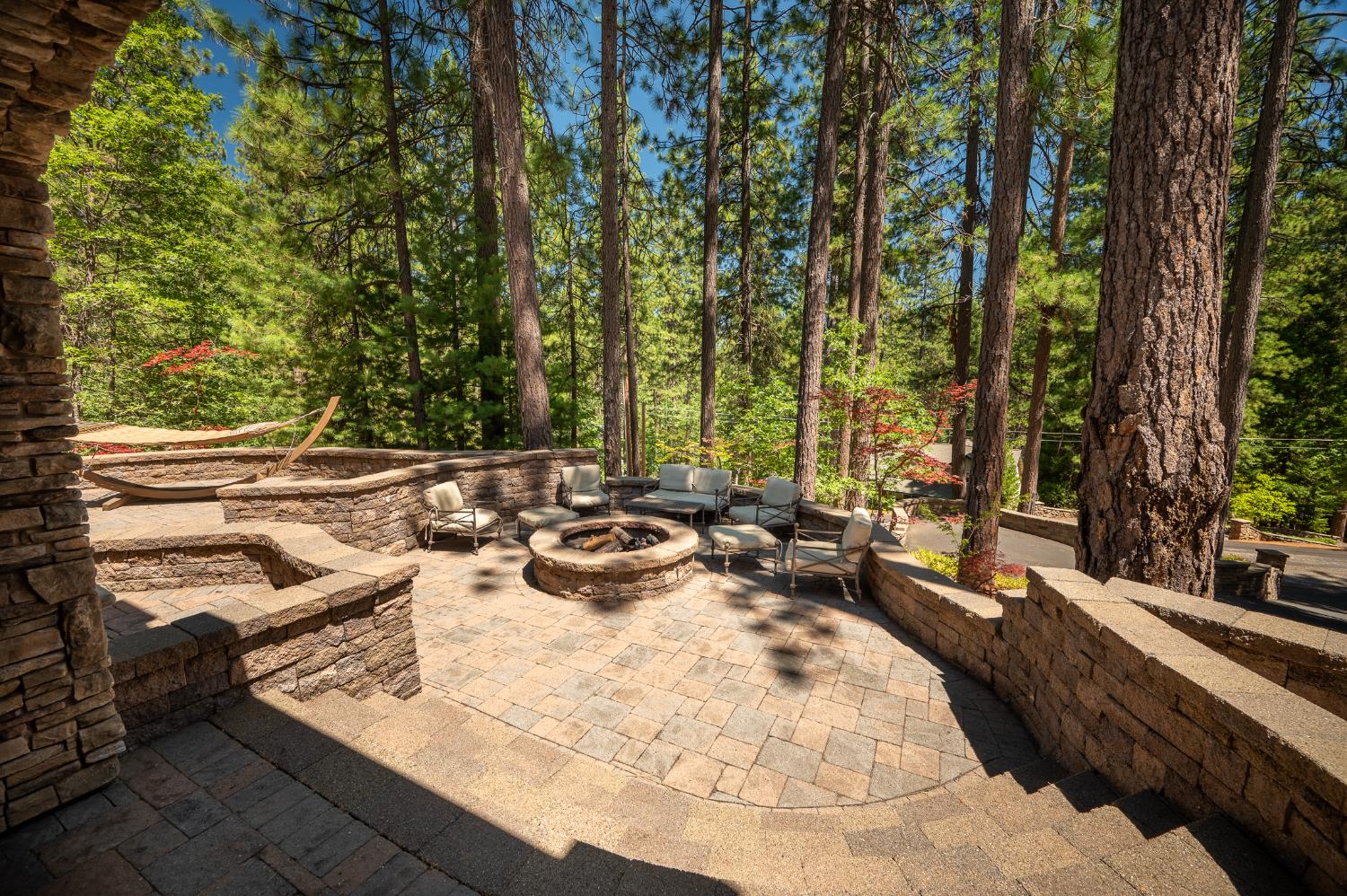 1834 Thunderbolt Trail