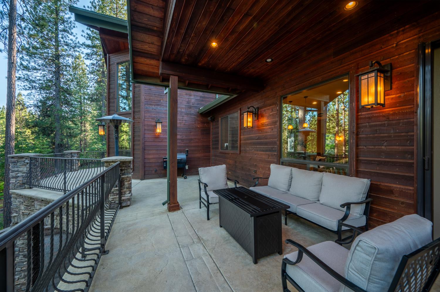 1834 Thunderbolt Trail