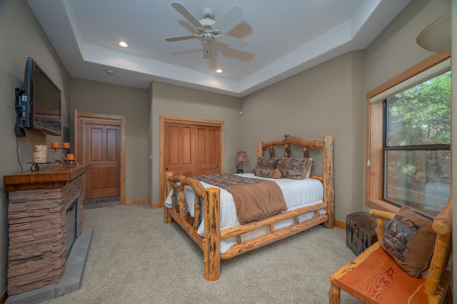 1834 Thunderbolt Trail