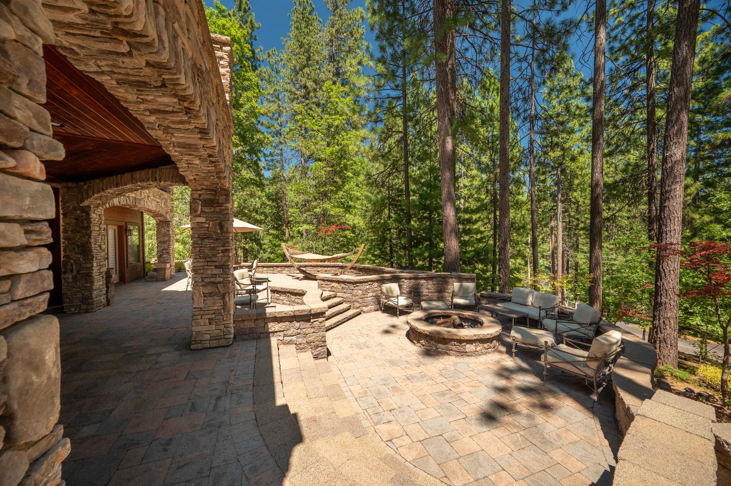 1834 Thunderbolt Trail