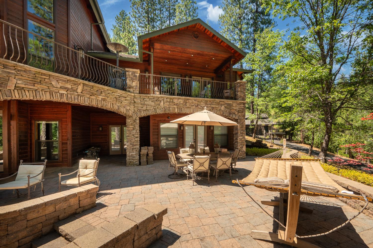 1834 Thunderbolt Trail