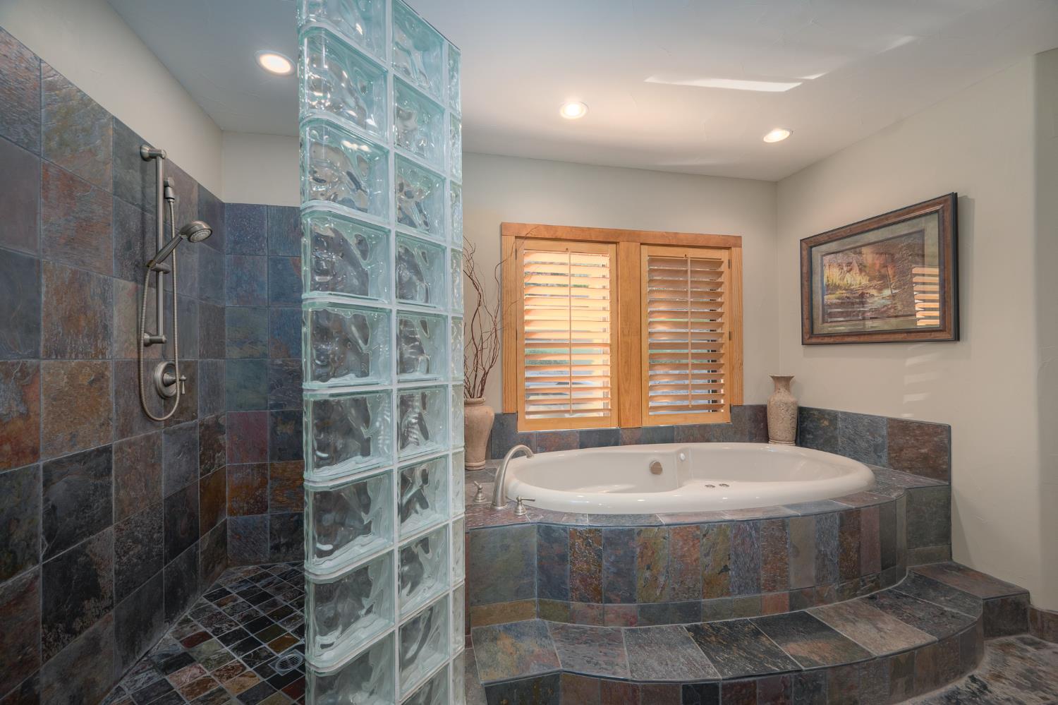 1834 Thunderbolt Trail