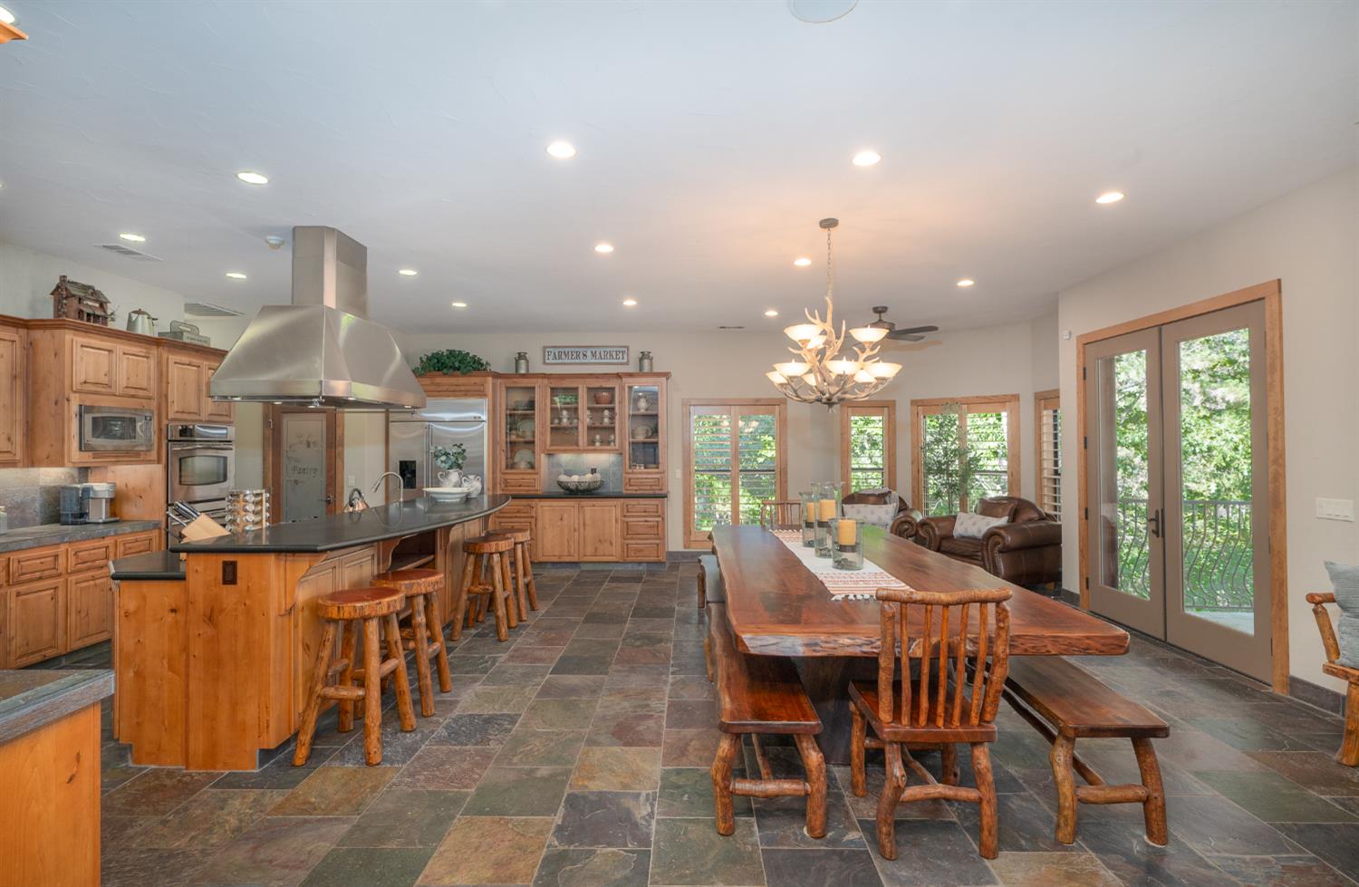 1834 Thunderbolt Trail