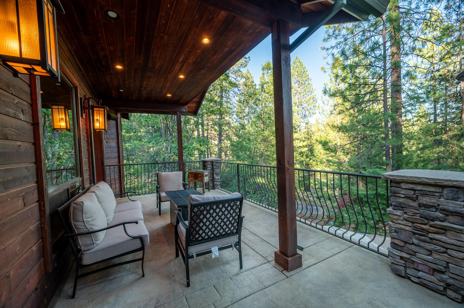 1834 Thunderbolt Trail