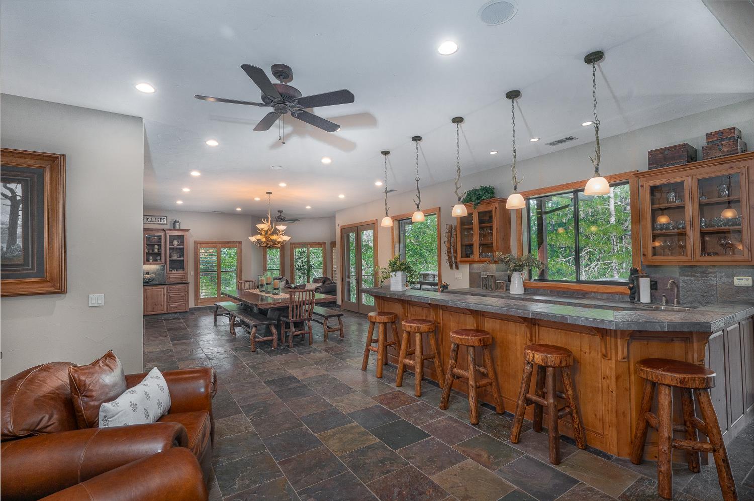 1834 Thunderbolt Trail