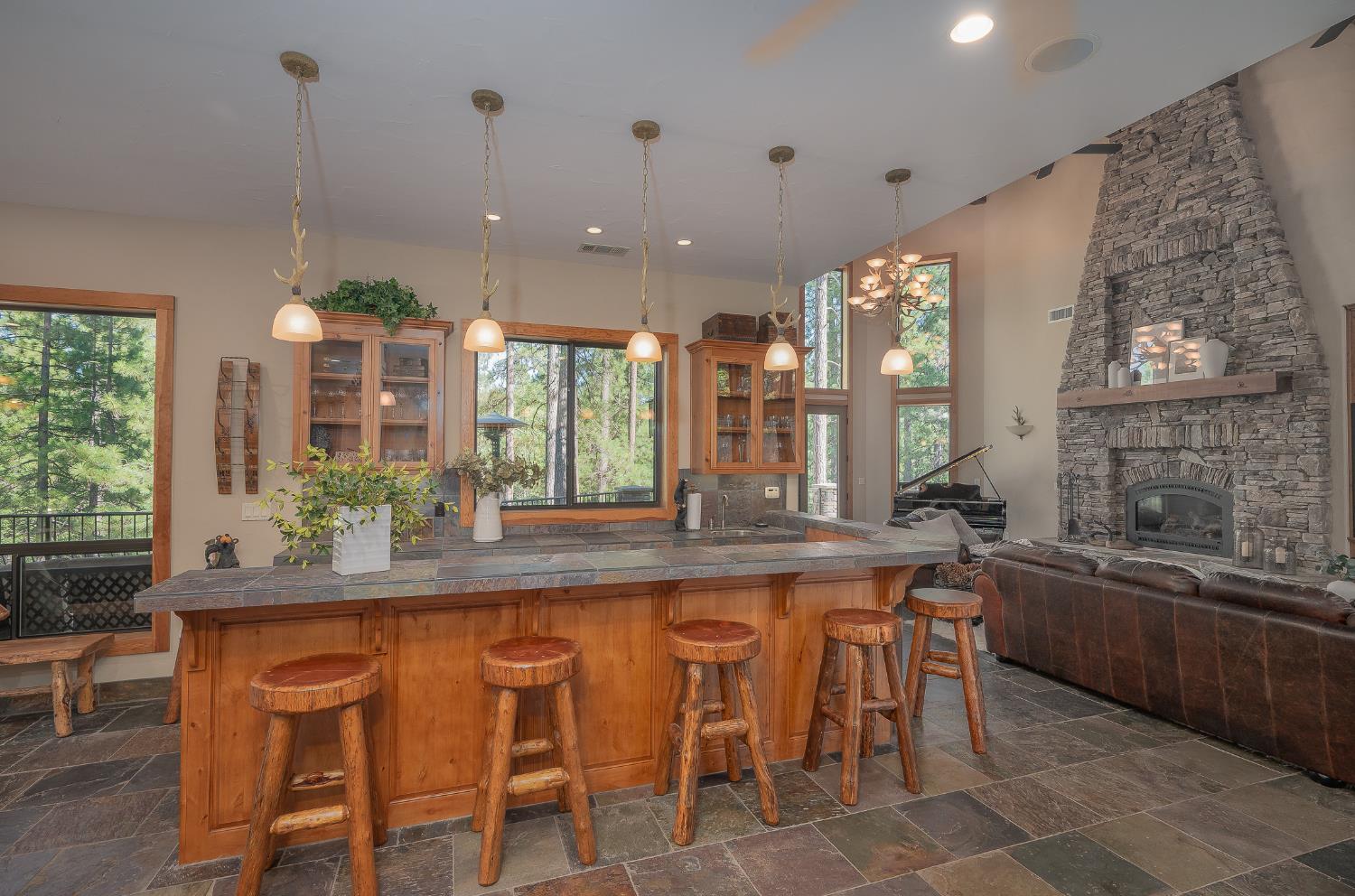 1834 Thunderbolt Trail