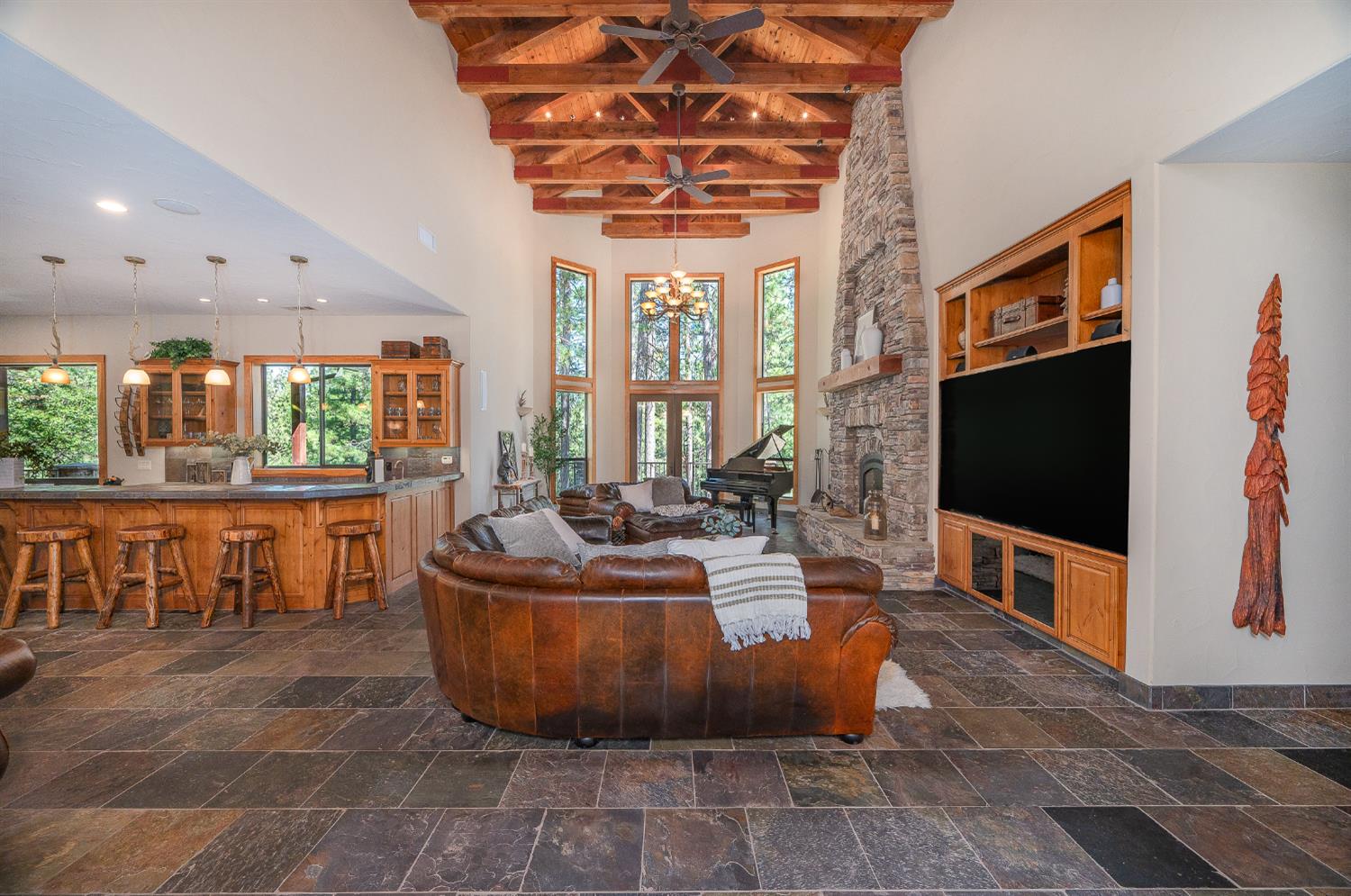 1834 Thunderbolt Trail