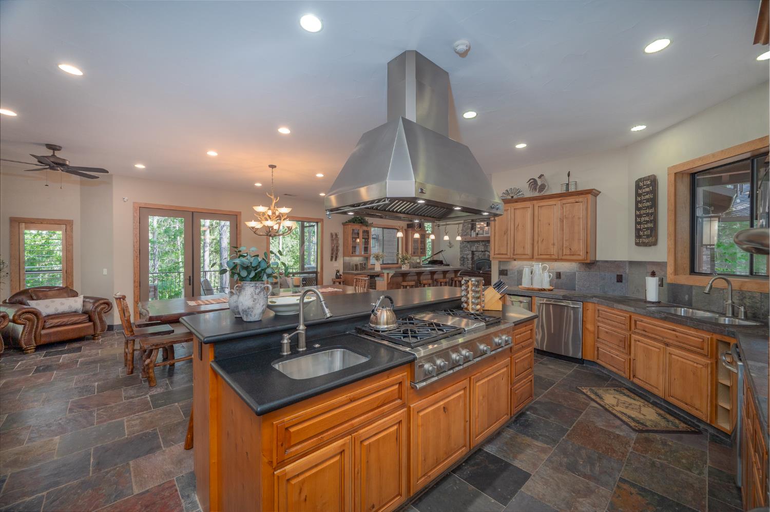 1834 Thunderbolt Trail