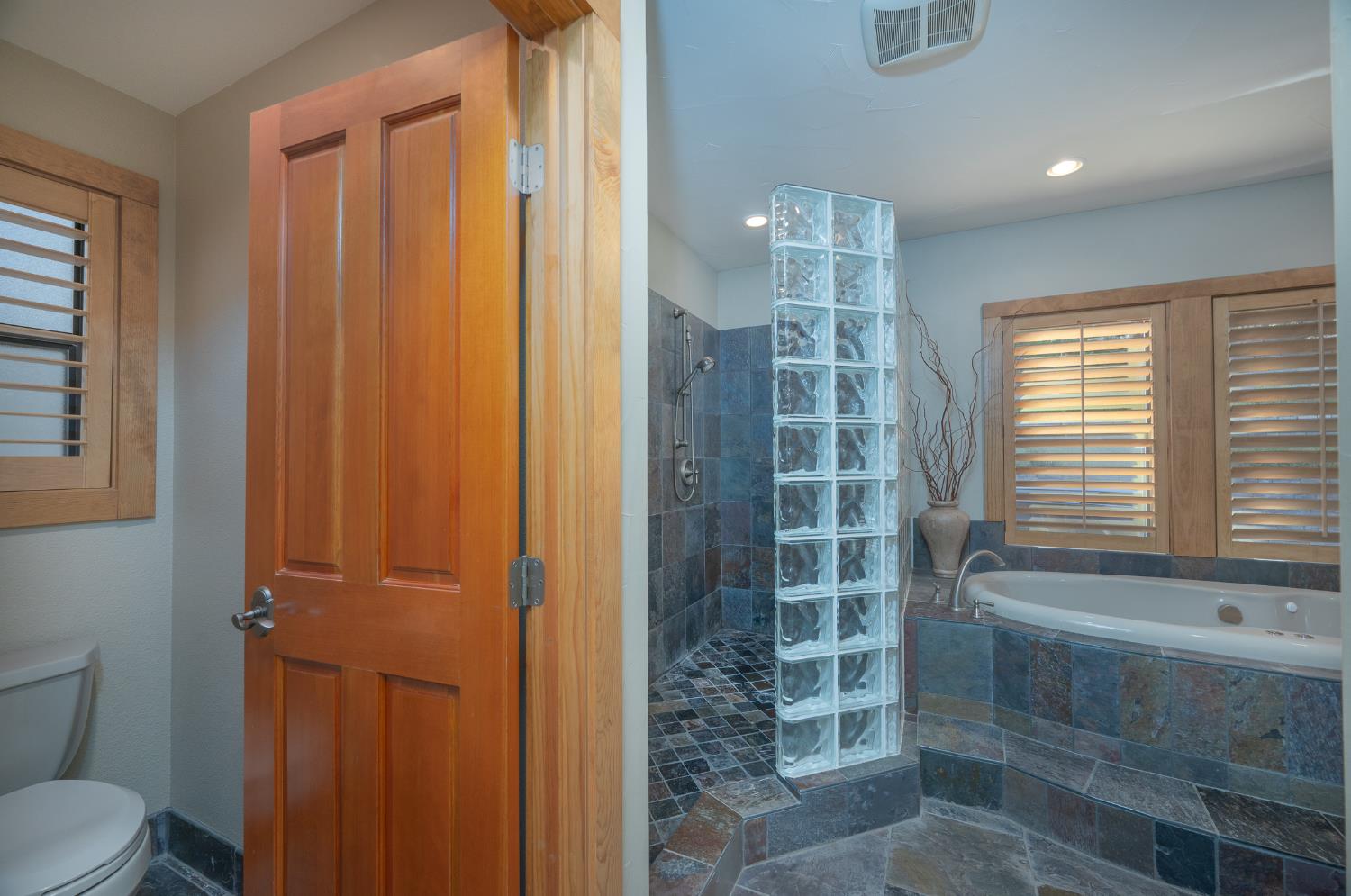 1834 Thunderbolt Trail