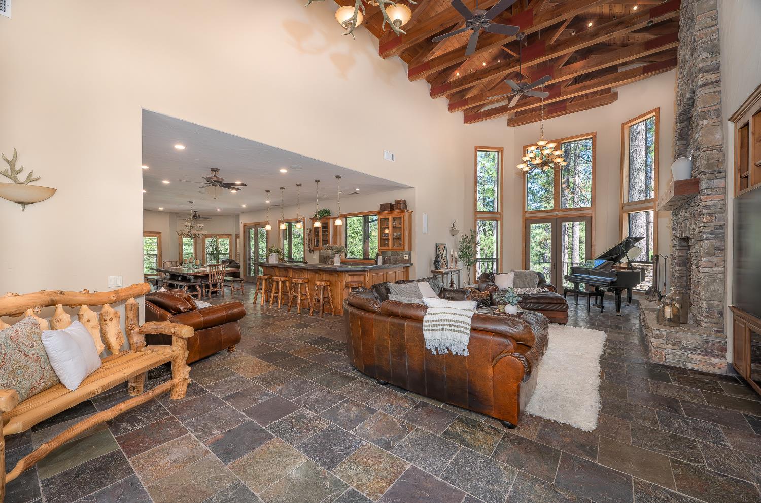 1834 Thunderbolt Trail