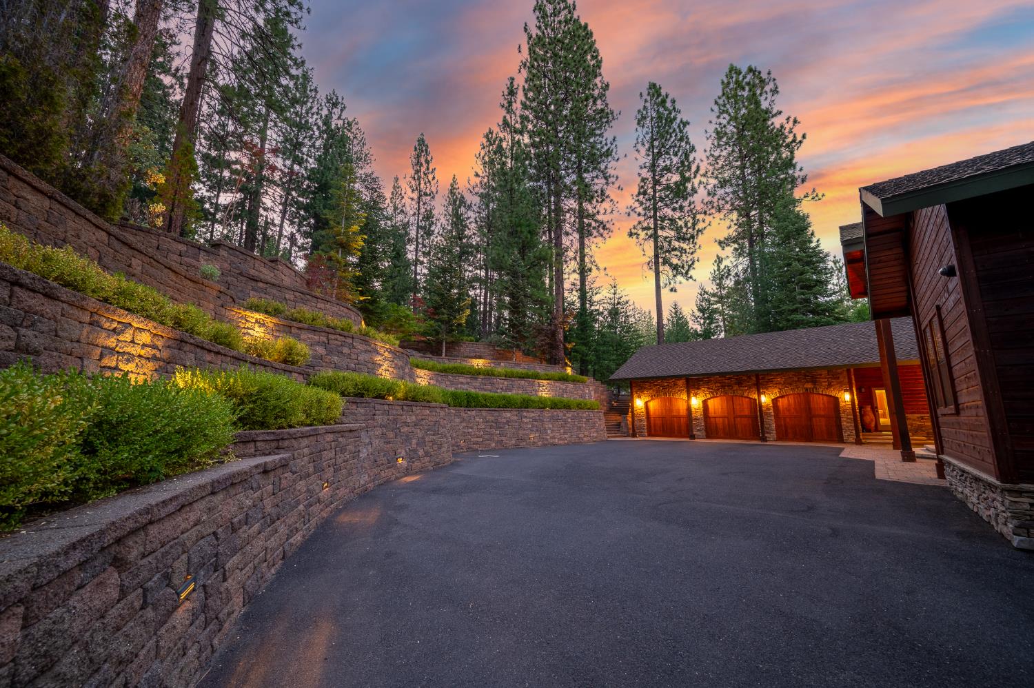 1834 Thunderbolt Trail