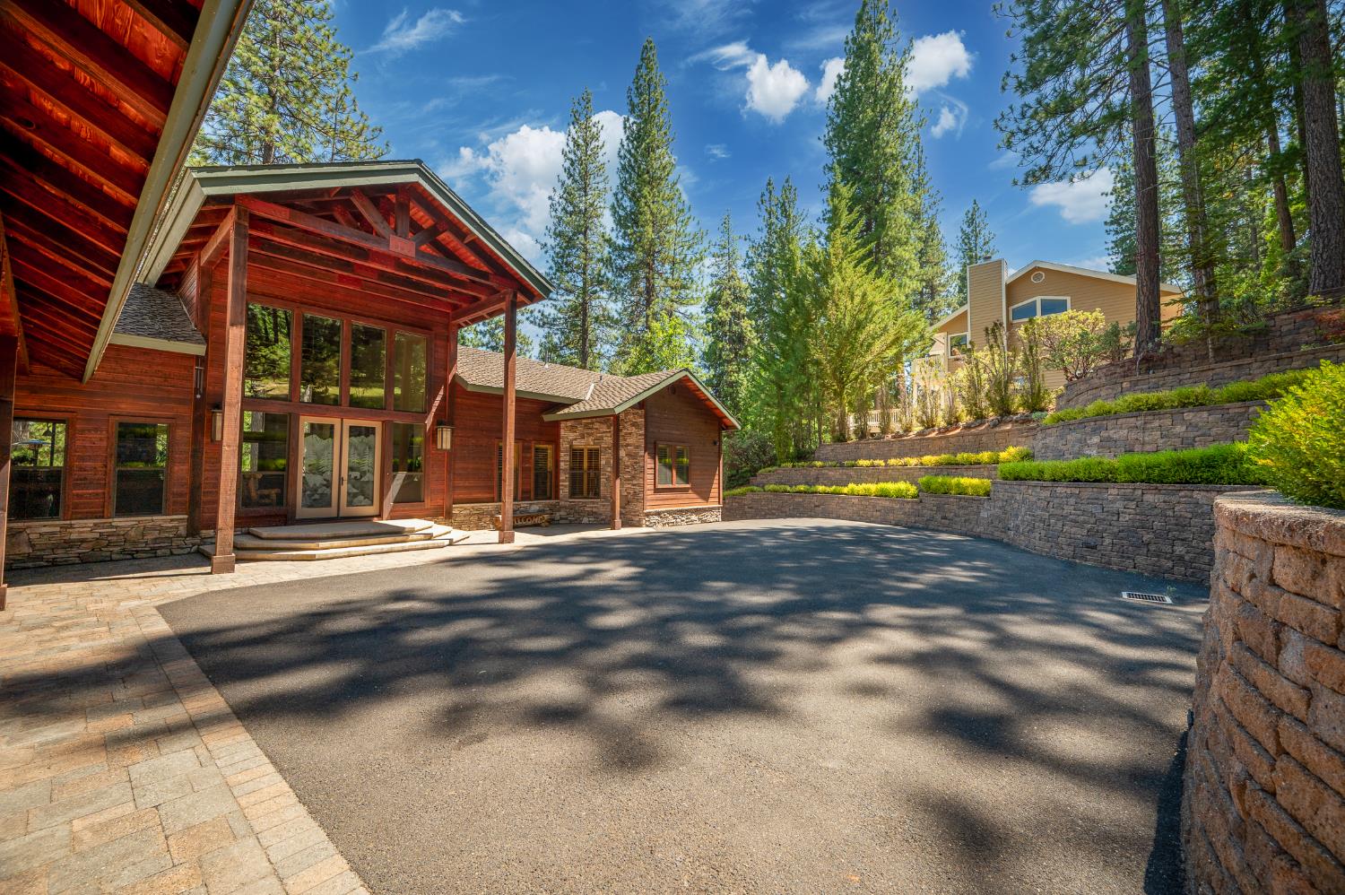 1834 Thunderbolt Trail