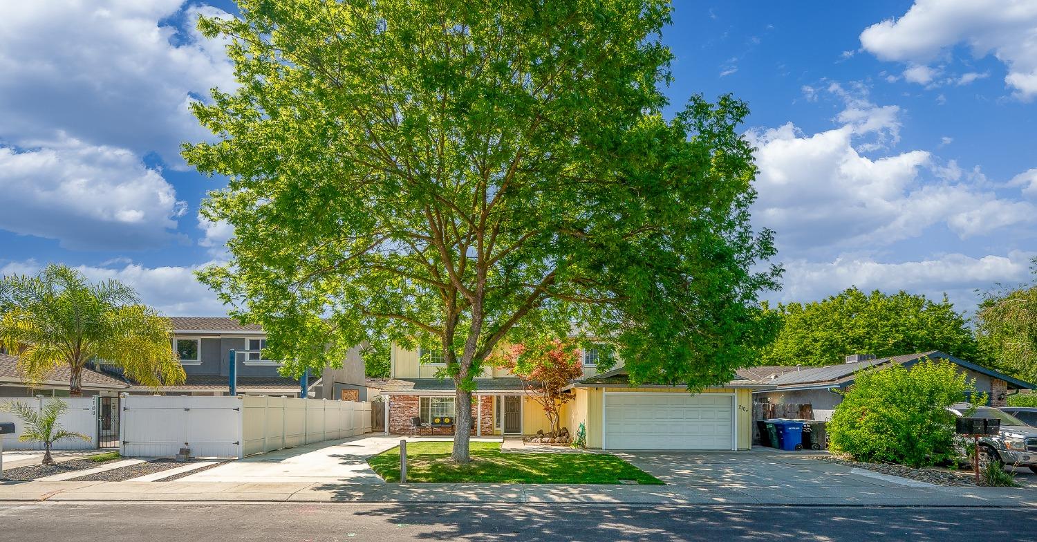 2104 Golden Leaf Court