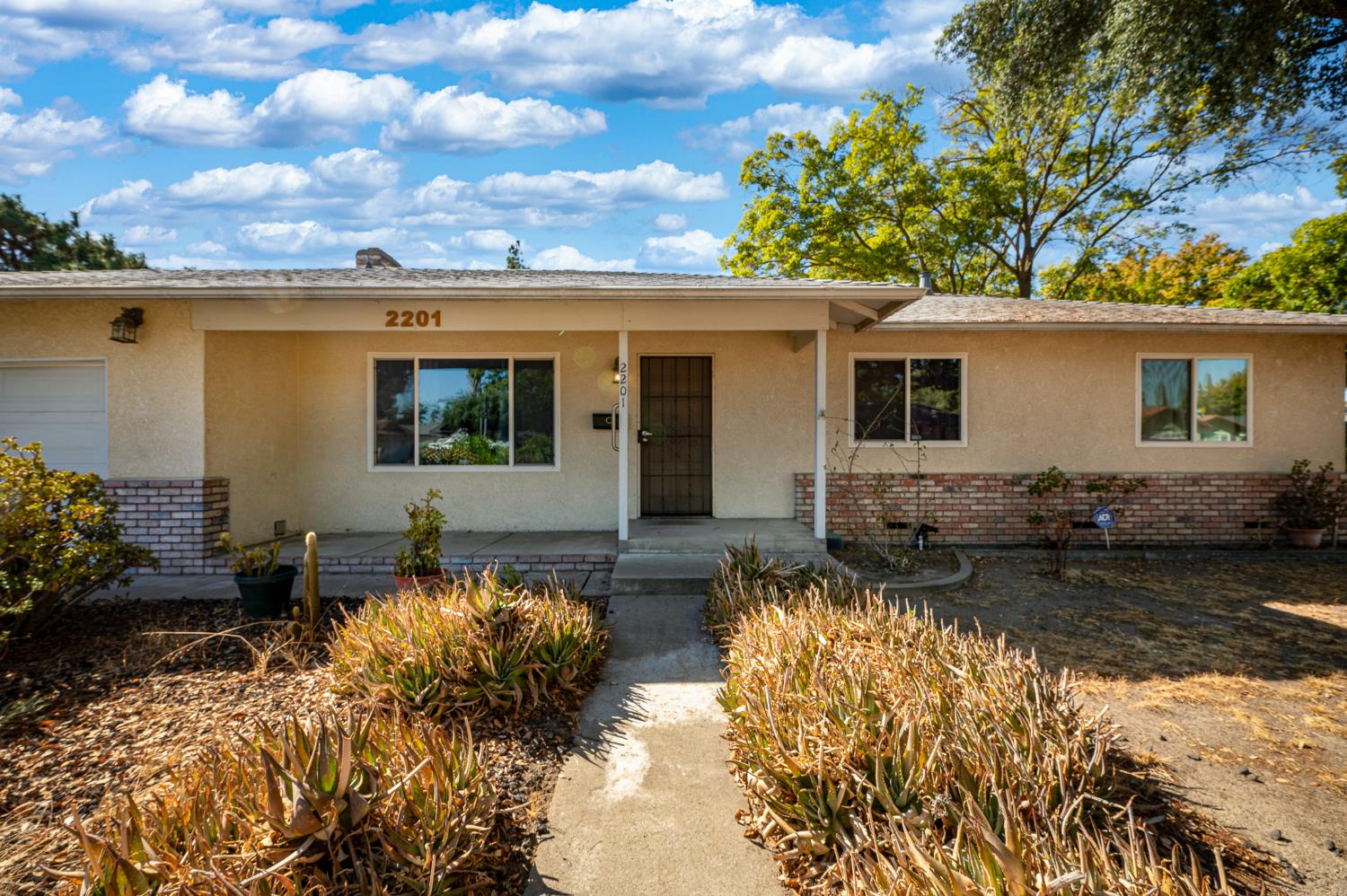 2201 Presidio Avenue