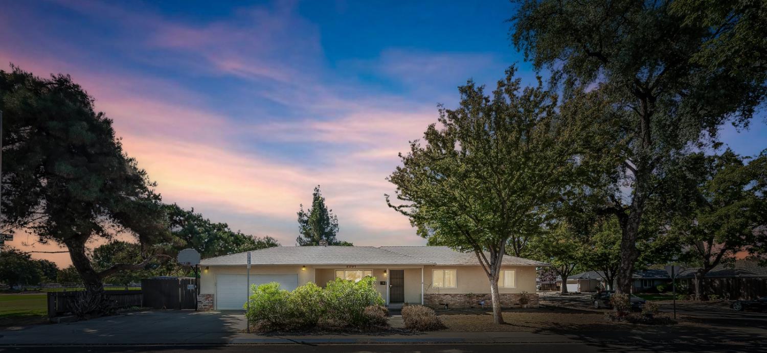 2201 Presidio Avenue