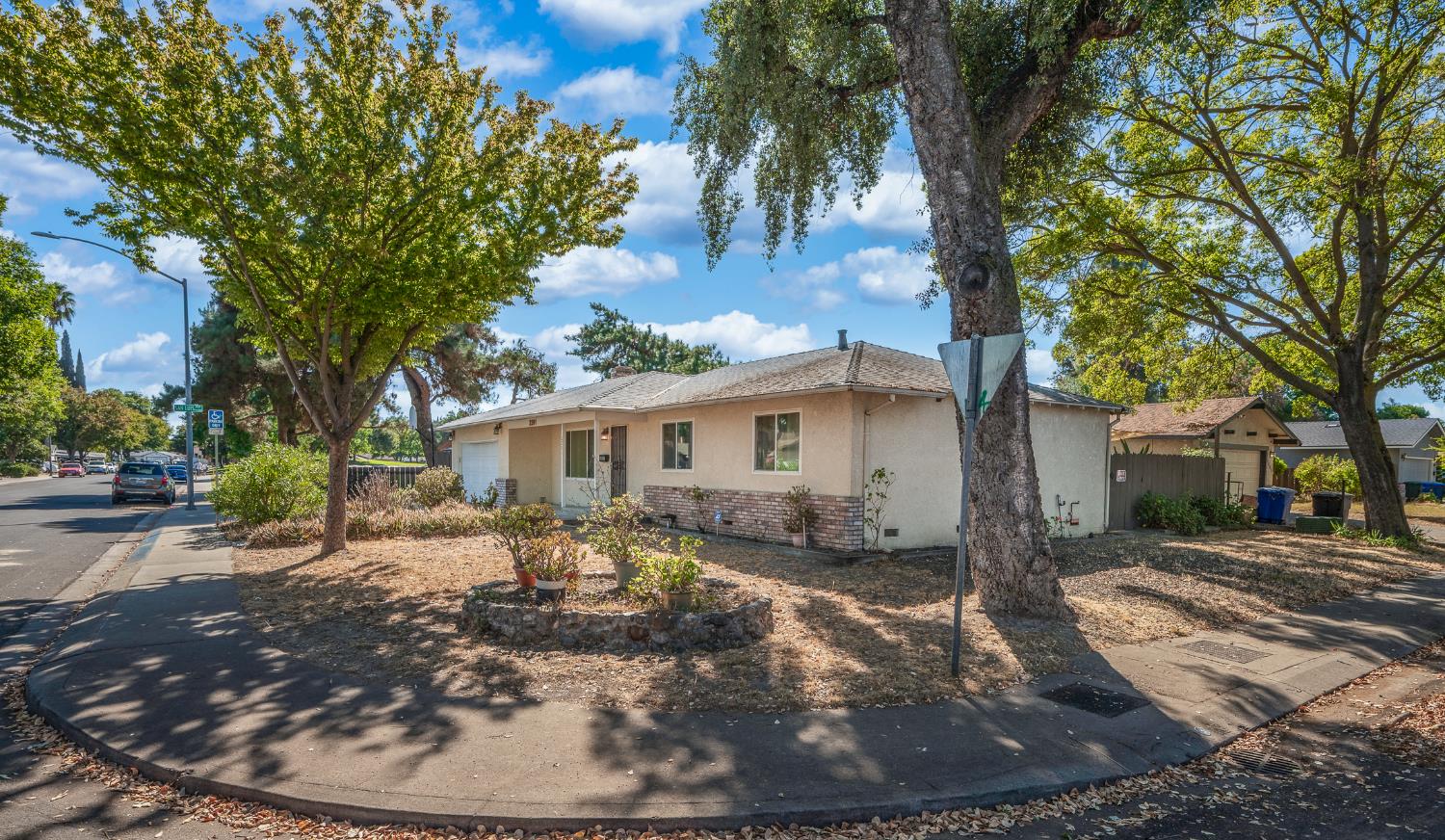 2201 Presidio Avenue