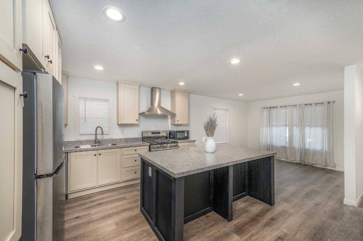 2307 Oakdale Road 13