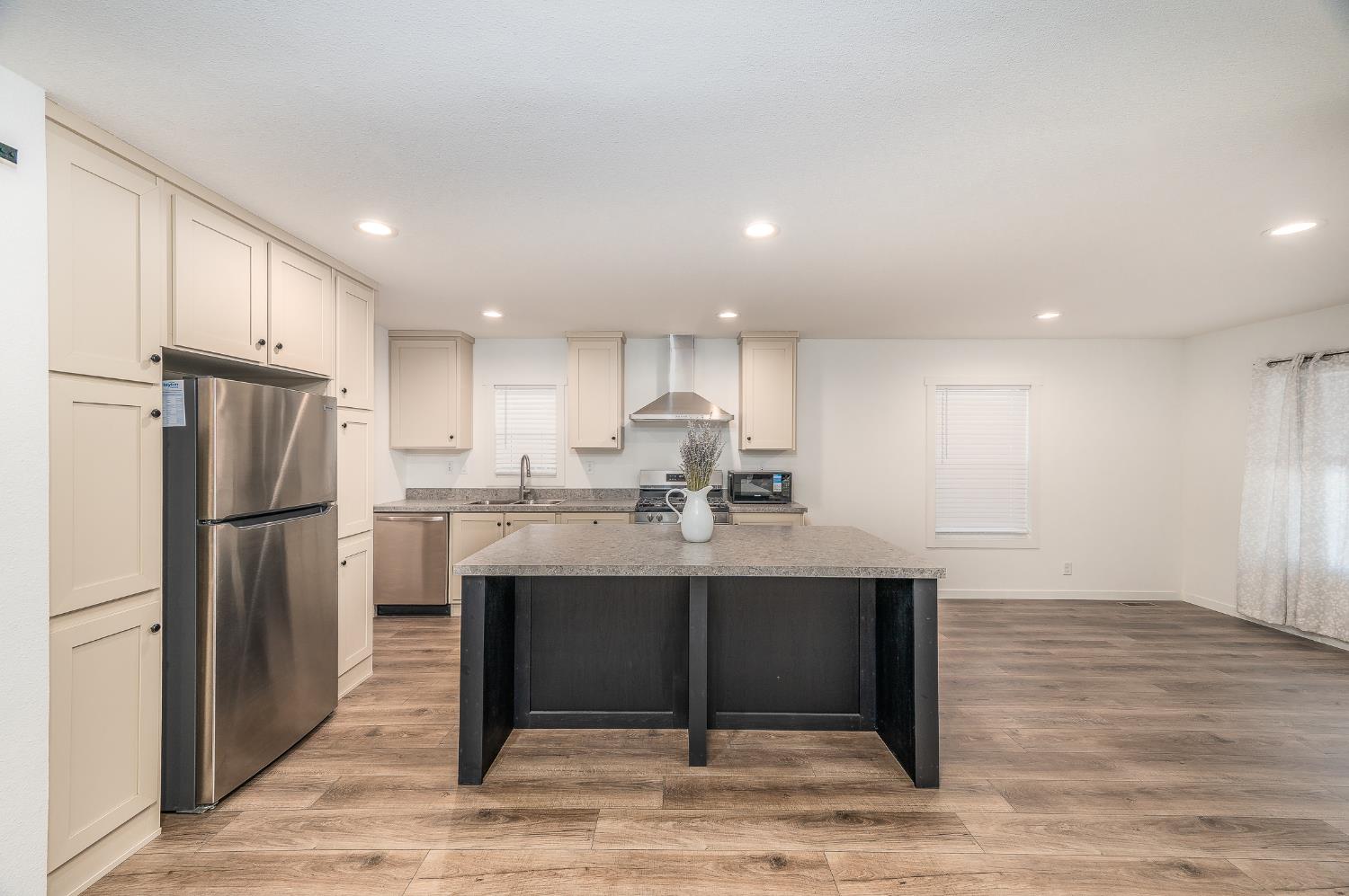 2307 Oakdale Road 13