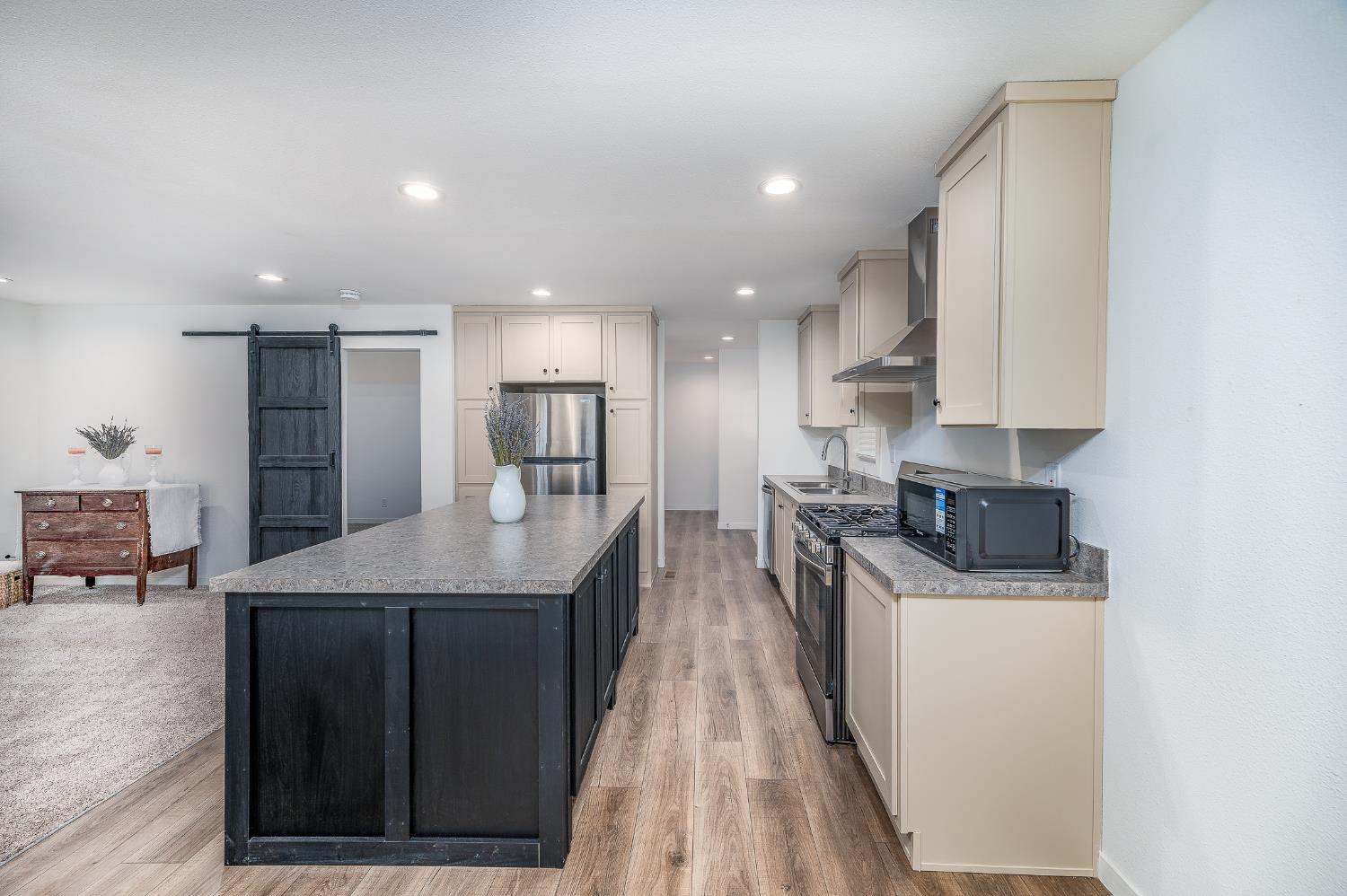 2307 Oakdale Road 13