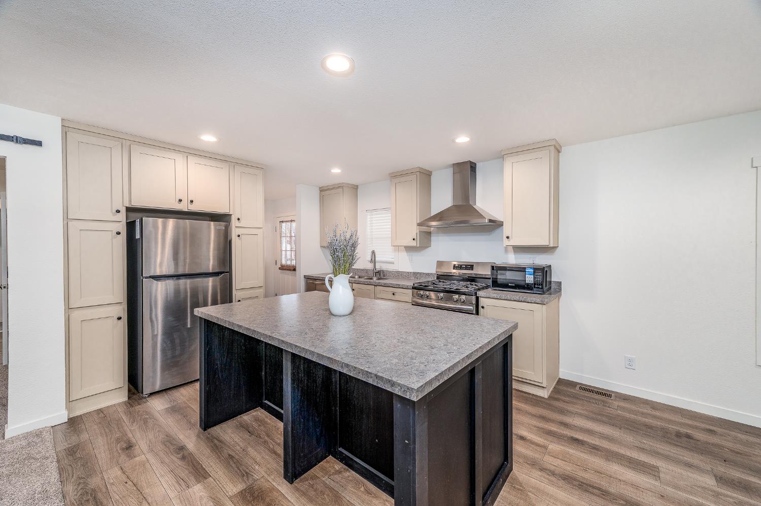 2307 Oakdale Road 13