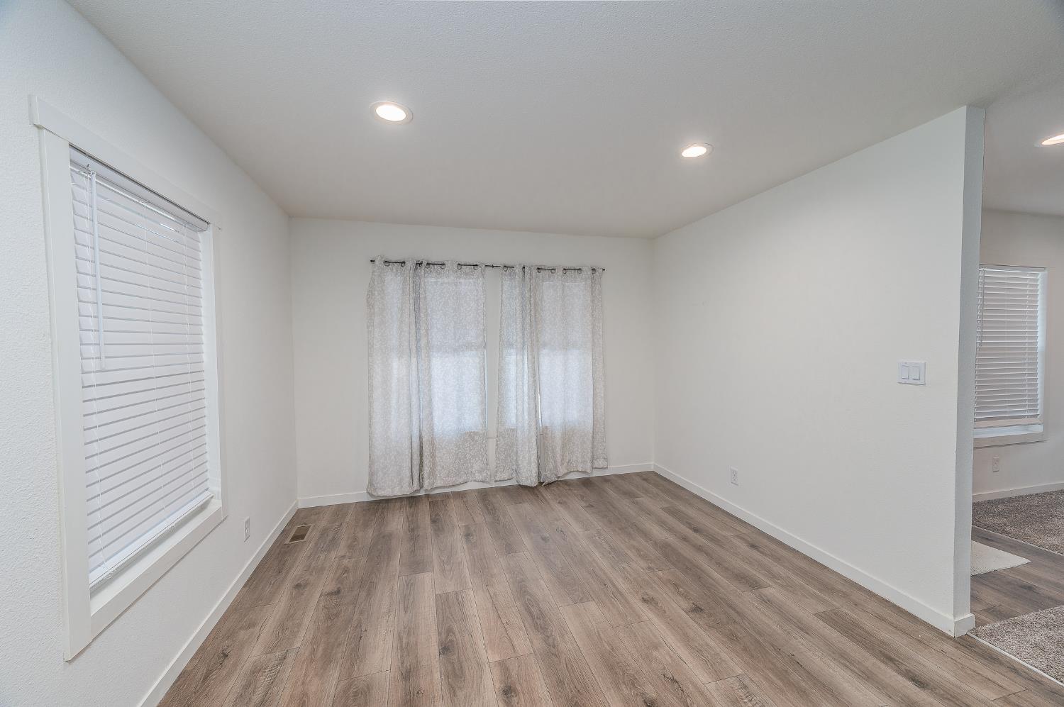 2307 Oakdale Road 13