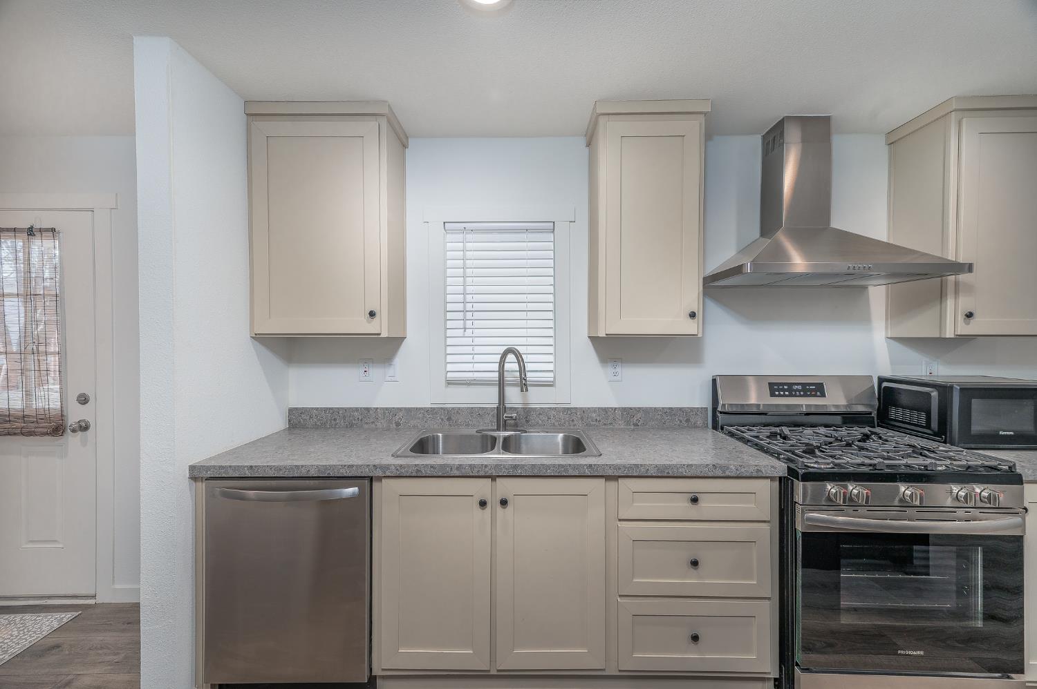 2307 Oakdale Road 13