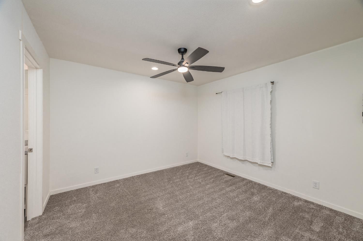 2307 Oakdale Road 13