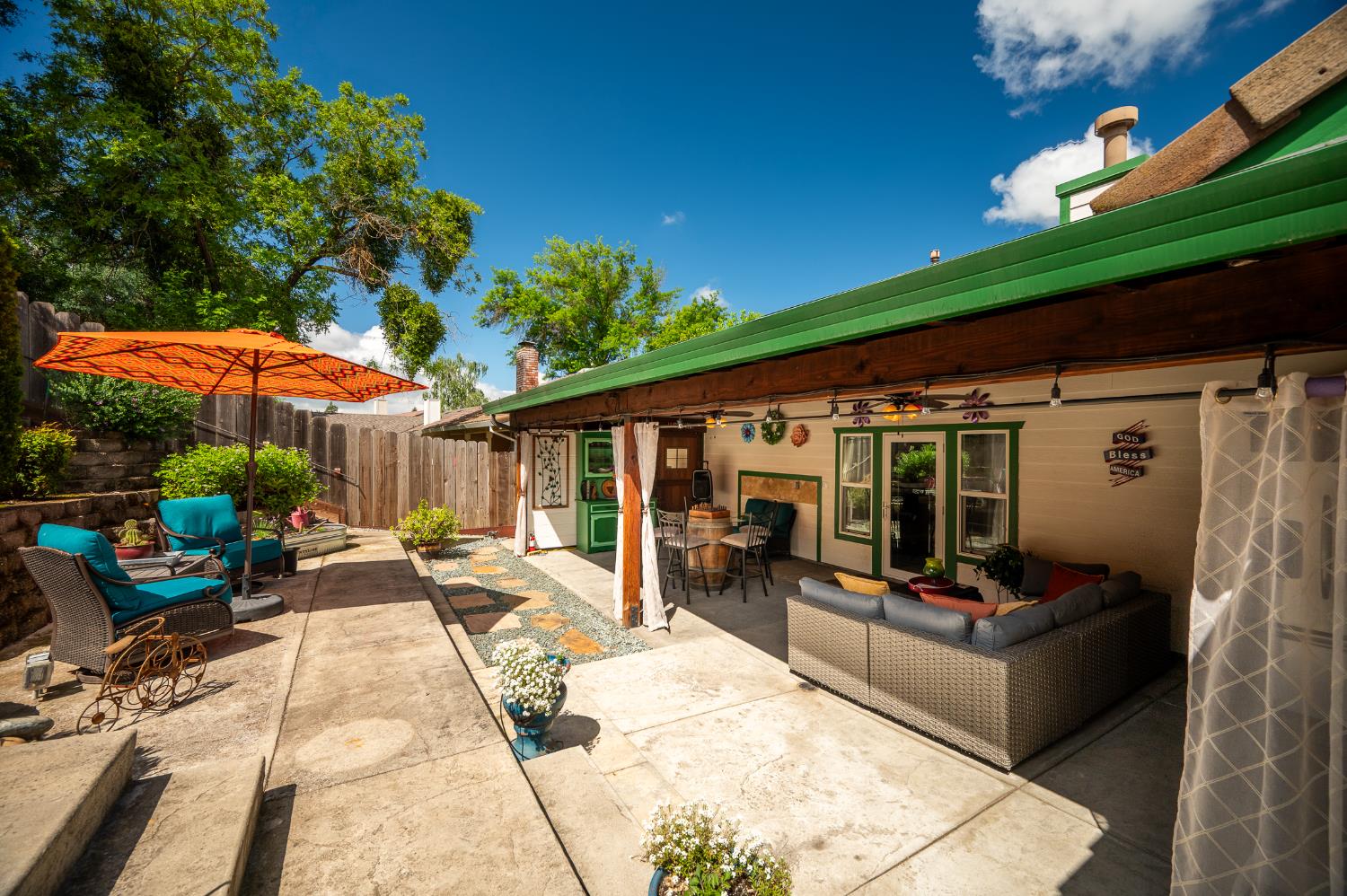 1253 River Bluff Drive