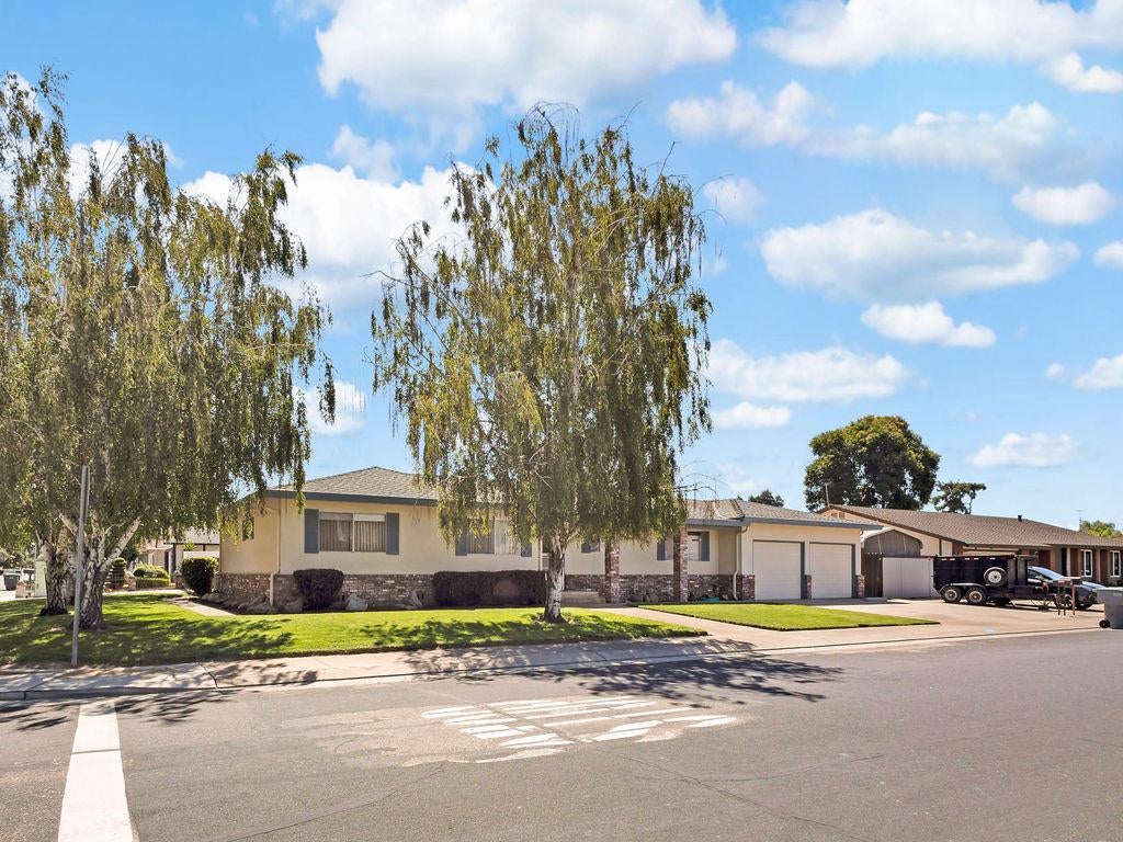 1700 Carignane Way