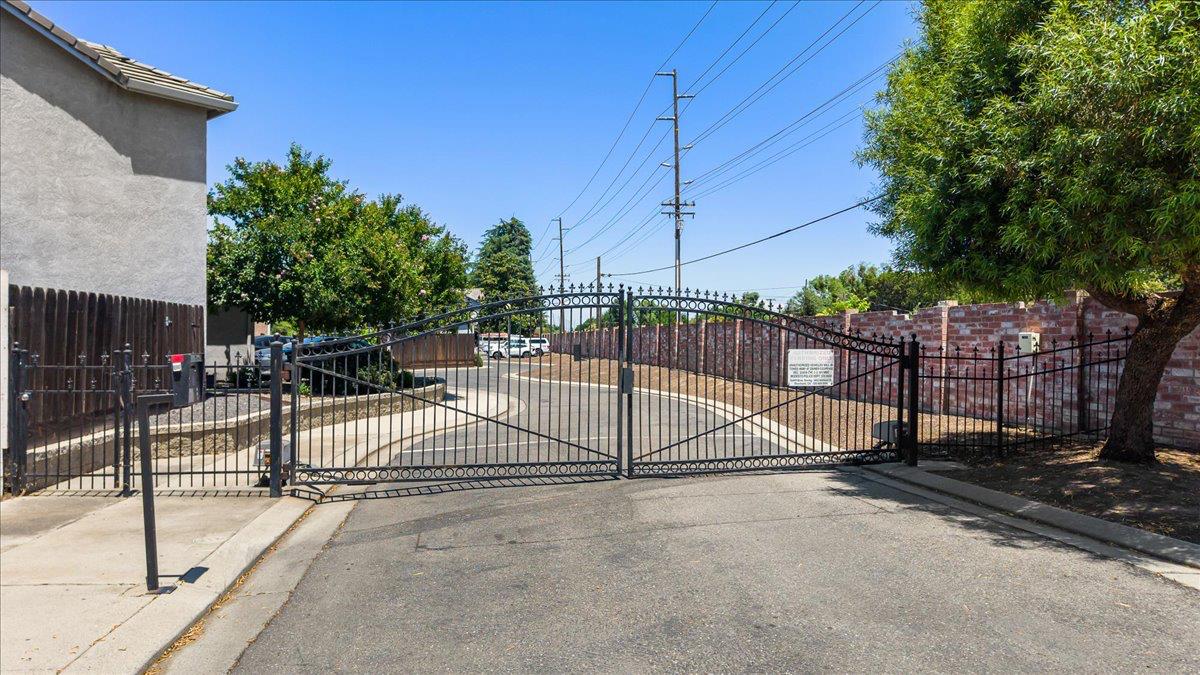 1009 Fairmont Court