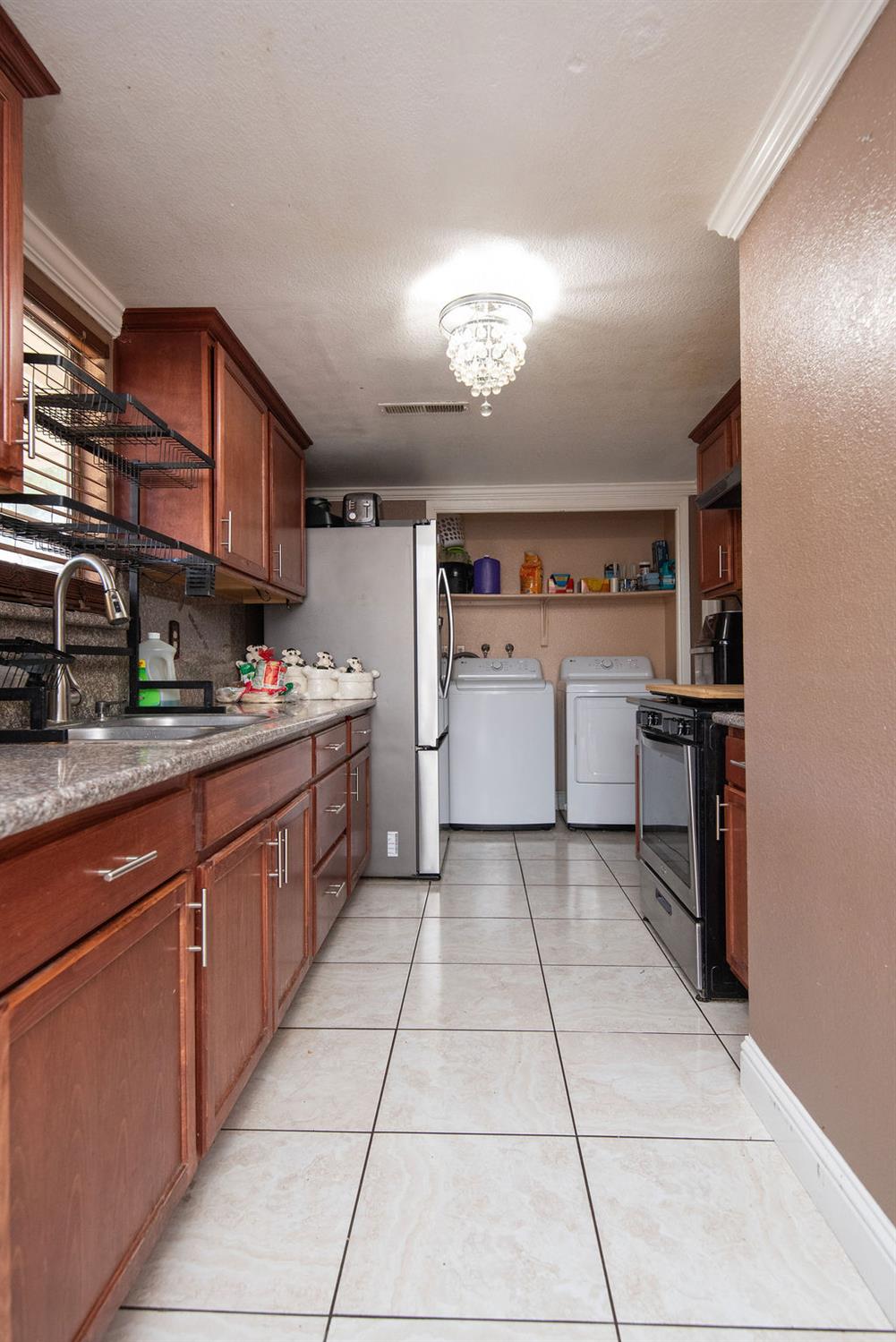 1522 Vine Circle