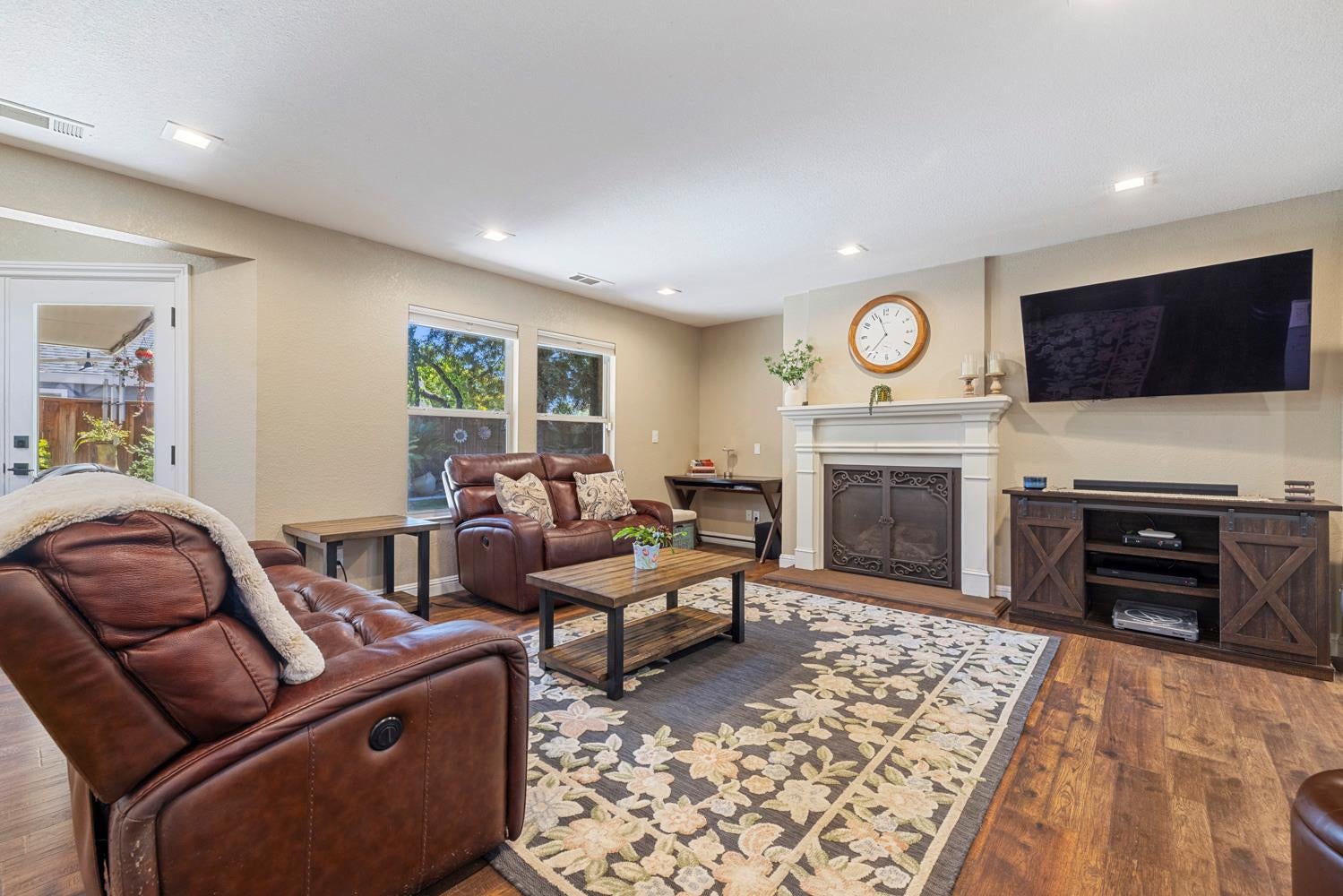 1900 Lakeshore Drive
